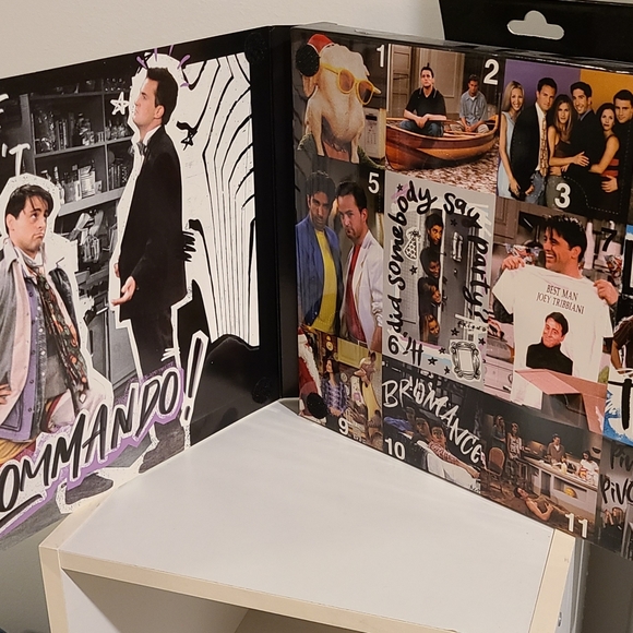 Friends 12 Days Of Socks Box Set - Picture 4 of 4